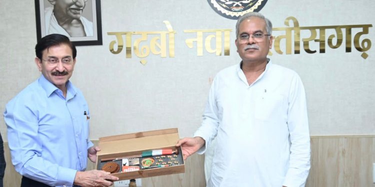 फ्लैग फाउंडेशन ऑफ इंडिया का तिरंगे के माध्यम से राष्ट्रसेवा की शपथ का अभियान